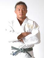 Yoshihiro Akiyama Defeats Denis Kang