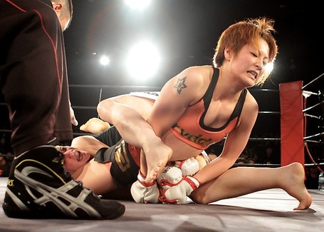 Sally Krumdiack vs Saori Ishioka  (Photo Credit: BloodyElbow.com)
