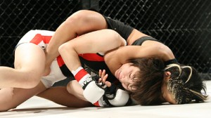 Mei Yamaguchi submits Yuka Tsuji (Photo Credit: gbring.com)
